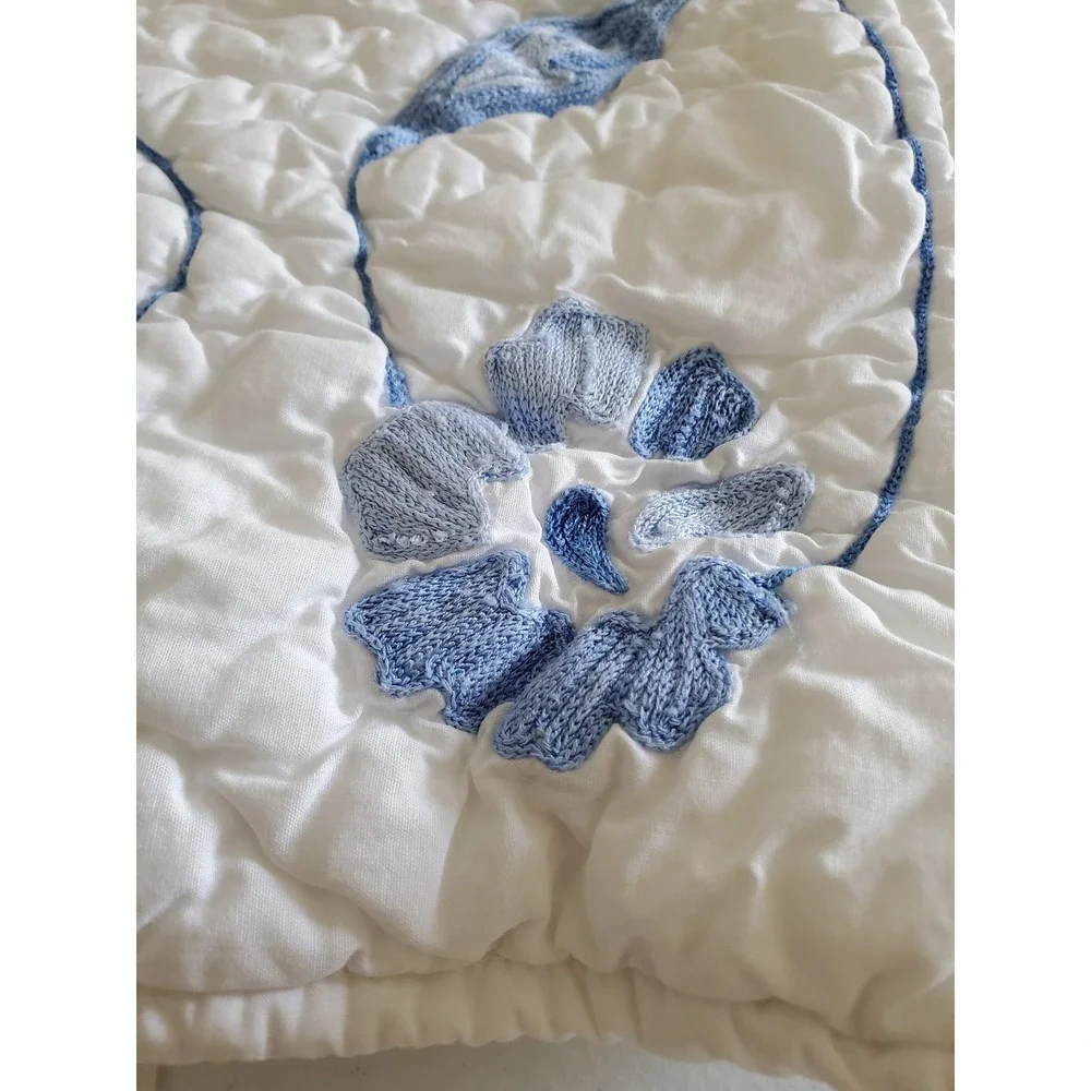 Pottery Barn‎ White Blue Floral Embroidered Quilted Standard Pillow Shams Set